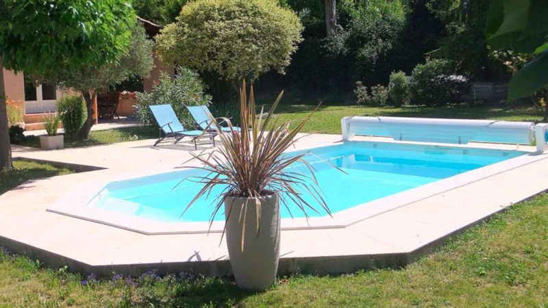 Lazuli – Piscine coque polyvalente à pans coupés
