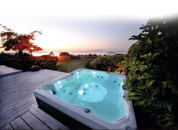 Spa J-235™ Classic – Spa rigide 5 places avec allonge et 35 jets