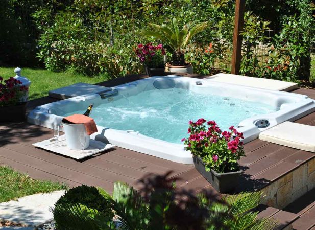 Spa J-235™ Classic – Spa rigide 5 places avec allonge et 35 jets