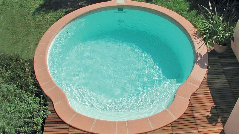 Nacre – Piscine ronde compacte et design