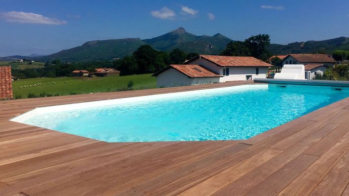 Onyx – Piscine coque familiale à fond incliné