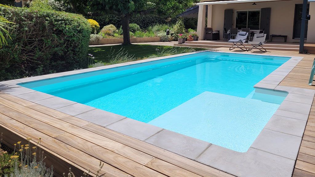 Larimar – Piscine design avec plage immergée