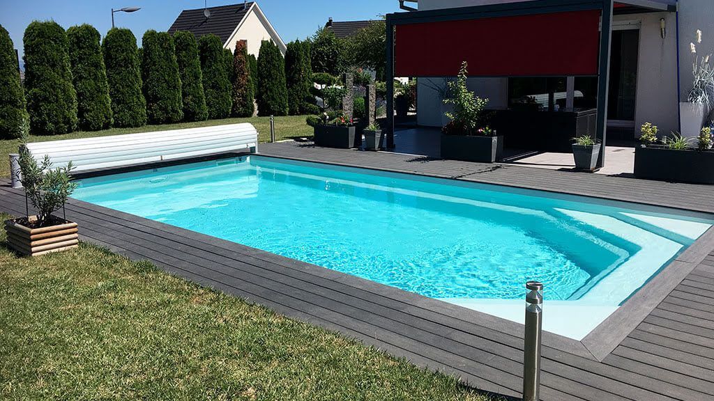Célestine – Piscine moderne avec banquette et sécurité