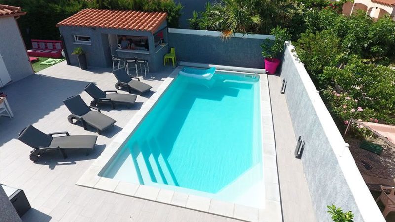 Célestine – Piscine moderne avec banquette et sécurité